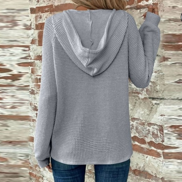 Amazon Gray Long Sleeve Relaxed Sweatshirt - Picture 2 of 7